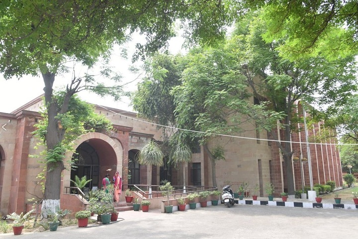https://cache.careers360.mobi/media/colleges/social-media/media-gallery/3819/2019/2/25/Entrance of Malout Institute of Management and Information Technology Muktsar_Campus-view.JPG